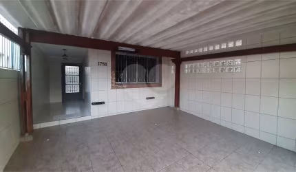 Sobrado no Edu Chaves 3 dormitórios, 2 vagas e ótima distribuição.