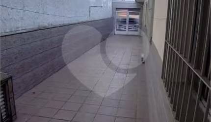 Casa em terreno amplo e plano