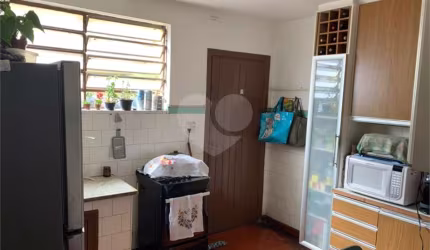Casa antiga, ótima para investidores !!!!