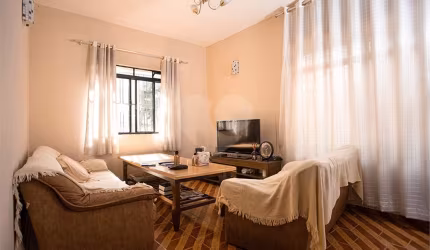 Excelente CASA TÉRREA com 04 Dormitórios + casa nos fundos na Casa Verde