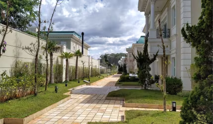 Condomínio de casas de alto padrão em estilo Neoclássico Francês