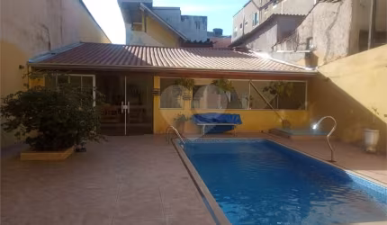 Sobrado com piscina e área gourmet no Imirim