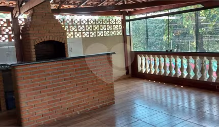 LINDO SOBRADO COM ÁREA GOURMET E FINO ACABAMENTO