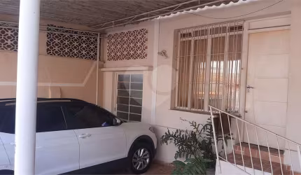 São 3 casas, próximo ao metrô Parada Inglesa, próximo a comércios da região.