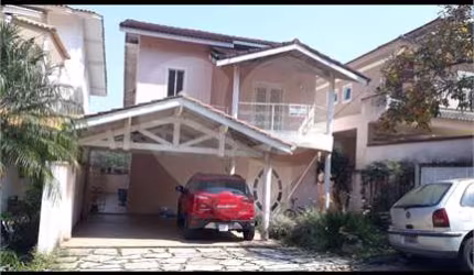 Sobrado no Condomínio Itatinga com 421m² de área útil!!