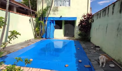 Sobrado de 4 quartos, piscina e 2 vagas Na Vila Maria.