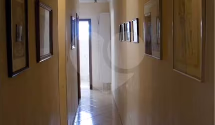 Casa térrea com 3 quartos e 2 vagas no Tremembé