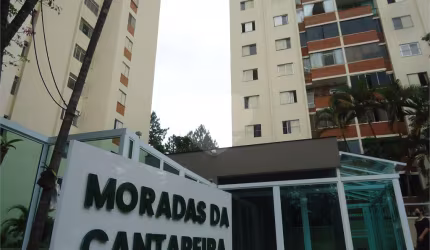 Excelente Oportunidade! 90m² - 03 Dormitórios - 01 Suíte - Repleto de Armários - BARRO BRANCO