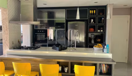 Excelente apartamento com varanda, 3 dormitórios 1 suíte e 1 vaga.