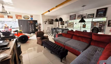 Casa  com 03 Dormitórios e Edícula no Tremembé por R$ 1.998.000,00