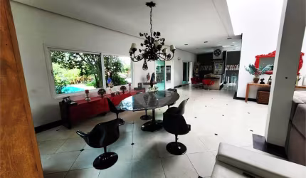 Casa á Venda no Tremembé com 03 Suítes e 8 Vagas por R$ 3.998.000,00