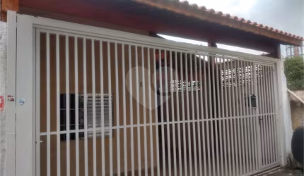 Casa com 03 dormitórios e 2 vagas proximo ao metrô - Vila Guilhermina
