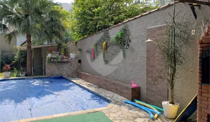 Excelente Sobrado para venda e locação com 439m² e 7 domritórios, localizado na Vila Prudente