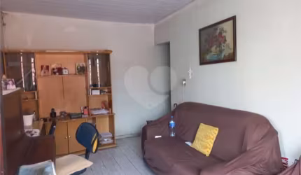 97 m²  Imóvel precisa Modernização. Vale como terreno