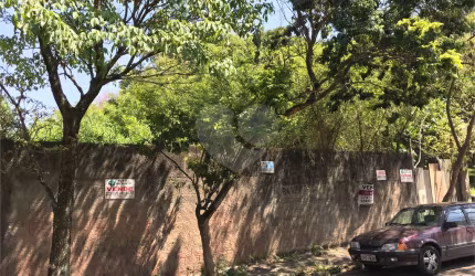 Excelente terreno localizado ao lado da Praça Maria Luiza Villares