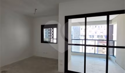 Apartamento à venda, 45 m² com 2 dormitórios e 1 vaga no Bairro Bela Vista.