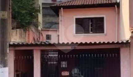 Sobrado na Vila Maria Alta com 02 Quartos e Edícula por R$ 680.000,00