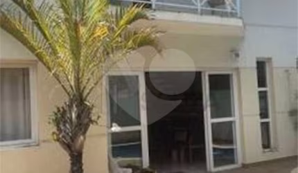 Tucuruvi Casa à venda de Alto Padrão em Condomínio Fechado tem 365 m² com piscina e espaço gourmet