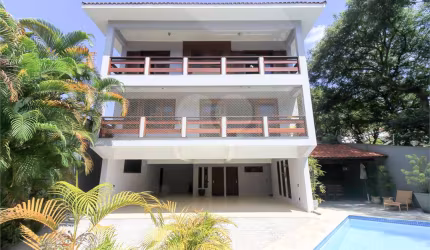CASA À VENDA REFORMADA COM 4 QUARTOS (SUÍTES), PISCINA E 6 VAGAS NO CITY AMÉRICA