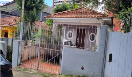 Casa na Vila Madalena com 240 metros quadrados de terreno