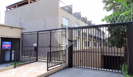 EXCELENTE SOBRADO CONDOMINIO FECHADO