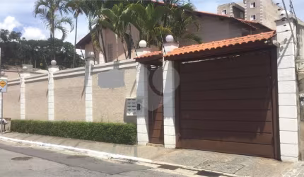 SOBRADO / CONDOMINIO