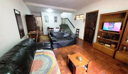 Sobrado Na Vila Galvão com 03 Dormitórios e Edícula  por R$ 549.000,00