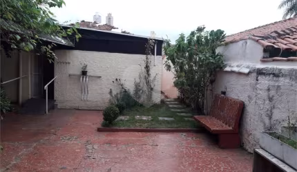 CASA TERREA NA PARADA INGLESA COM MUITOS COMODOS E EDICULA