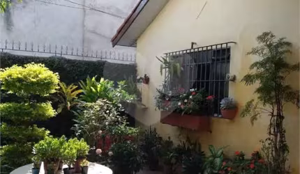 DUAS CASAS NO MESMO TERRENO EM EXCELENTE LOCALIZAÇÃO, TERRENO MEDE 284 M² COM 9,45 DE FRENTE.