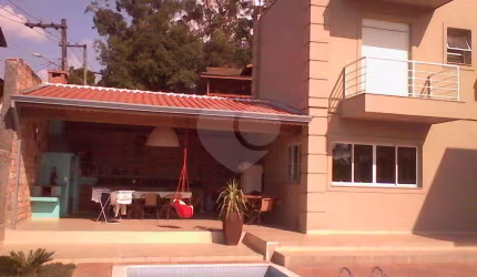 Casa de alto padrão a venda no Jardim Floresta - 4 suítes e 9 vagas de garagem