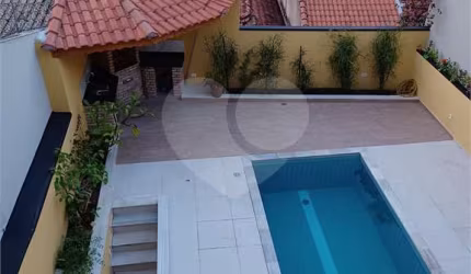 Casa Térrea Assobradada com Piscina - Jardim São Paulo