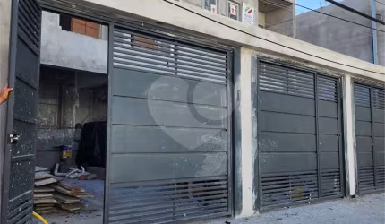 SOBRADO NOVO - TRES DORMITÓRIOS/SENDO UMA SUÍTE E DUAS VAGAS