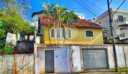 Sobrado Tremembé | 580m² | 6 Dormitórios (4 Suítes) | 8 Vagas | Salão de Festas