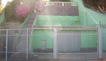 CASA TÉRREA A VENDA NO BAIRRO DO LIMÃO - 3 DORMITÓRIOS E 3 VAGAS DE GARAGEM . ÁREA DO TERRENO 400M2