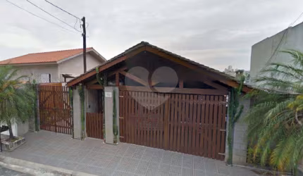 Casa térrea a venda no Jardim Guapira - 4 quartos (1 suíte) e 5 vagas de garagem
