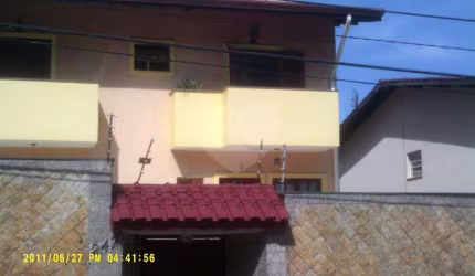 SOBRADO A VENDA EM CONDOMÍNIO FECHADO NA VILA AMÁLIA - 3 DORMS (1 SUÍTE) E 3 VAGAS DE GARAGEM