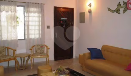 SOBRADO EXCELENTE A VENDA NA VILA NIVI - 4 DORMS (1 SUÍTE) E 5 VAGAS DE GARAGEM