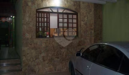 Casa na Parada Inglesa, em rua calma, próximo à comércios ( Padaria, mercado ) Fácil acesso condução