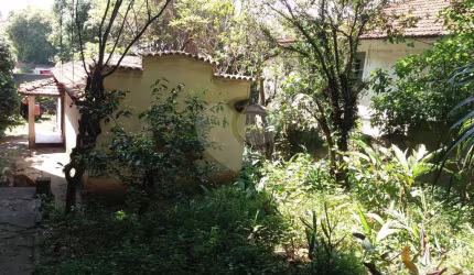 Casa térrea à venda em local tranquilo e arborizado