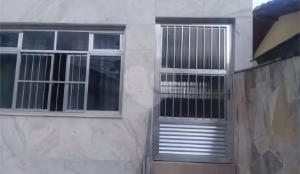 Sobrado localizado na Parada Inglesa, com 4 dormitórios, 1suíte 2 vagas de garagem