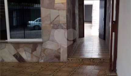 Casa com 181m 3 dorm 3 suites quintal e 2 vagas de garagem