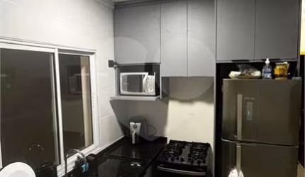 Condomínio de 18 casas, 2 dormitórios, 1 vaga no bairro de  Vila Gustavo