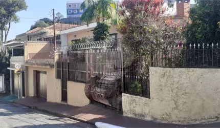 Imóvel com fácil aceso ao metrô Tucuruvi, com 4 dormitórios, sendo 1 de empregada, são 3 vagas.