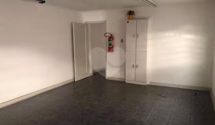 Prédio e Galpão no Brás