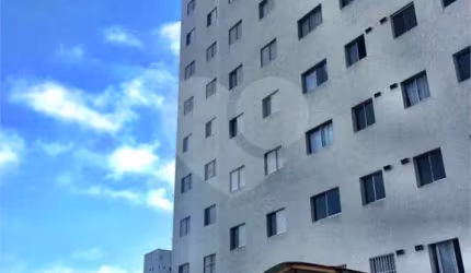 Apartamento no bairro de Santana na Rua Copacabana  2 dormitórios.