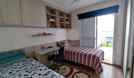 Sobrado à venda com 180m² e 3 dormitórios, localizado no bairro do Jaçana.