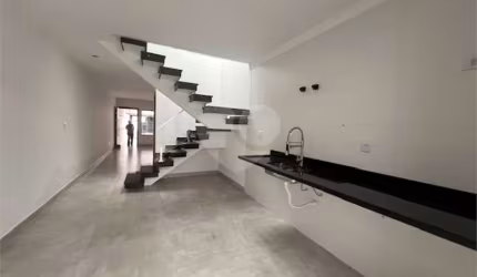 Sobrado novo com 130m2 3 suites e 3 vagas