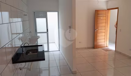 Apartamento localizado na travessa da Av.Jaçanã - térreo 2 dorms 51m2  Jaçanã