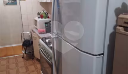 Excelente apartamento com 02 dormitórios, sala para dois ambientes, 01 banheiro e 01 vaga