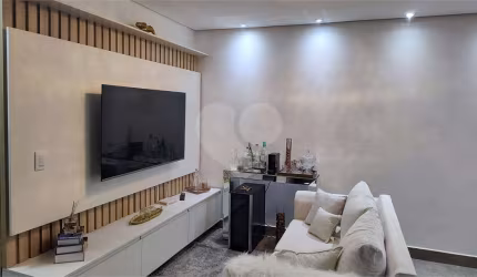 Apartamento na Vila Guilherme, com 02 Dormitórios, Armários Planejados. Muio bem localizado